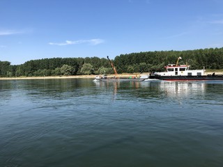 Rhein bei Neuburg, Rheinf&auml;hre