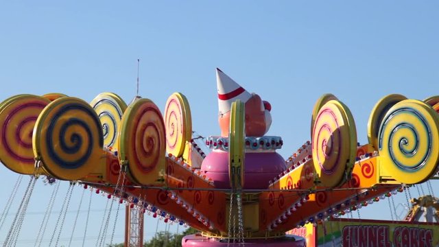 Carneval ride clown head center spin