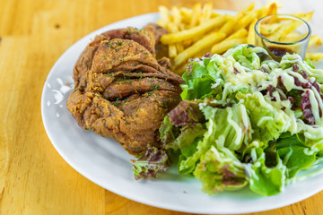 fried chicken and vegetables salad