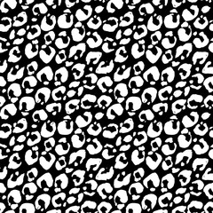 Seamless black and white leopard pattern. Animal skin grunge texture. Vector illustration.