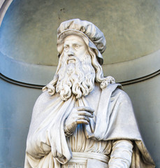 Statue of Leonardo da Vinci, Florence