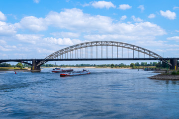 Brücke über die Waal in Nijmegen/NL