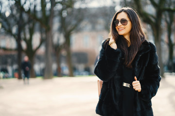 Fototapeta premium girl walking aroung the streets and the city of Paris