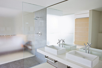 Fototapeta na wymiar Modern interior of the bathroom