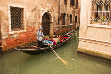 Fototapeta na wymiar уютные дворы в Венеции