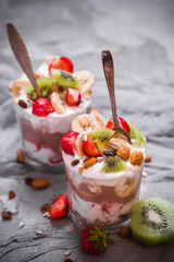 Nutrition Yoghurt fruit dessert strawberries banana kiwi raisins sunflower seeds oatmeal walnuts caramel