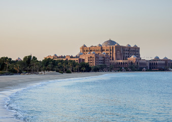 Fototapeta na wymiar Emirates Palace Hotel, Abu Dhabi, United Arab Emirates
