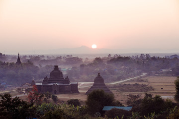Obraz premium Buddha temple in the sunset dawn