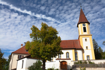 Fototapeta na wymiar Treuchtlingen Bubenheim Heilig-Kreuz-Kirche