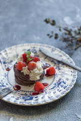 苺のココアパンケーキ