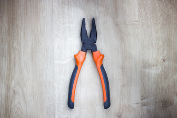 Combination pliers tool