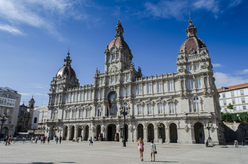 Fototapeta na wymiar Fachada del Ayuntamiento de la Coruña en la plaza de Maria Pita en Galicia