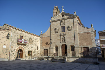 Monasterio e iglesia de las Carmelitas descalzas en la villa medieval de Alba de Tormes, Salamanca