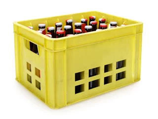 Tragetasche Yellow beer crate with bottles on white, contains clipping path © rgvc