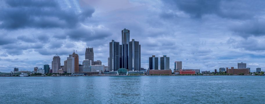 Building of General Motors near river Detroit