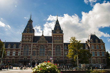 Fototapeta na wymiar The National Museum ('Rijksmuseum') on a cloudy day