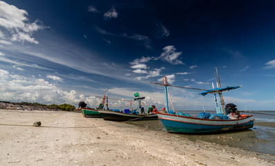 Fototapeta na wymiar Fisherman boats on the shoreline in Thailand