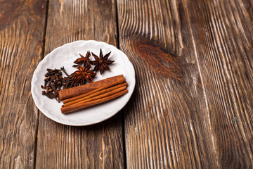 Spicy anise, cinnamon, cloves