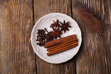 Spicy anise, cinnamon, cloves