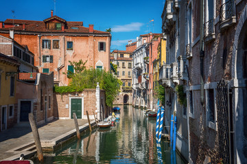 Fototapeta na wymiar Traditional canal street and colorful Venetian houses in Venice, Italy.