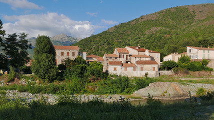 Fototapeta na wymiar Village de Ponte-Leccia en Corse