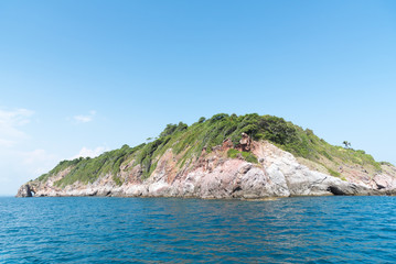 Fototapeta premium Koh Talu Island , beautiful island, Natural holes of Talu Island cliff in Rayong , Thailand.