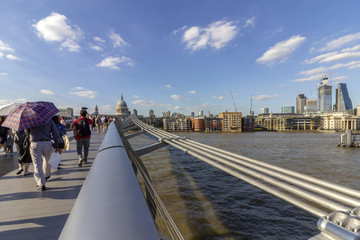 Obraz premium Millenium Bridge, whit St Paul's Cathedral in the background, London, United kingdom.