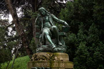 Fototapeta na wymiar Saint statue in Paris Park Bernardin de Saint-Pierre