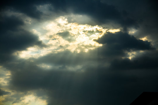 dramatic sky with clouds, c&eacute;u dram&aacute;tico com n&uacute;vens