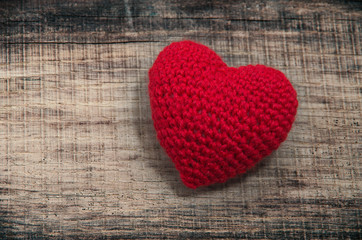 Obraz na płótnie Canvas Love heart on wooden texture background, valentines day card concept