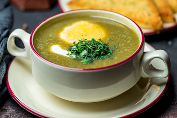 Sorrel cream soup with egg