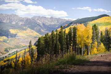 Landscape view of the Gore Range in the Rocky Mountains during autumn.  - obrazy, fototapety, plakaty