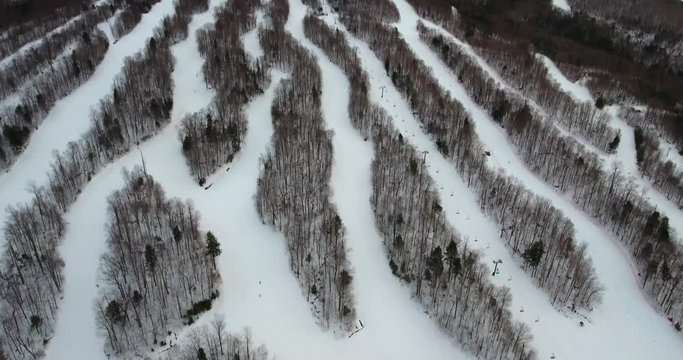 NHMOUNTAIN PAN DOWN TO SKI SNOW1
