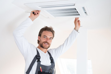 Installation und Wartung einer Klimaanlage 