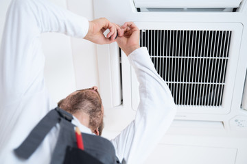 Installation und Wartung einer Klimaanlage 