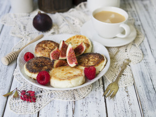 Cottage cheese pancakes with fresh figs and honey for breakfast
