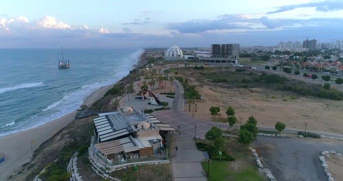ASHKELON BEACH BOARDWALK IN TO HOTEL1