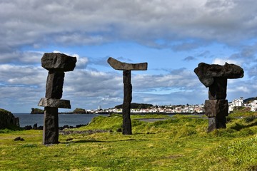 Azoren - Sao Miguel - Skulpturen am Forte Sao Caetano do Popolo bei Livramento