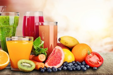 Composition of fruits and glasses of juice - obrazy, fototapety, plakaty