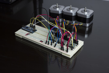 Circuit steppers control on breadboard