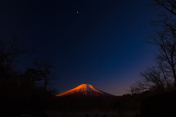 山中湖の紅富士の富士山