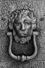 Battocchio arnese, batacchio, leone, portone, antichit&agrave;, b/n, dettagli, metallo, porta, paese, rarit&agrave;, bussare, antica, vecchio, architettura, arte, maniglia, testa, decorazione