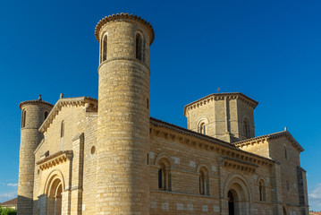 Obraz premium Romanesque church of San Martin de Tours in Fromista, Palencia province, Spain