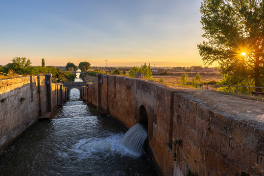 Locks of Canal de Castilla in Fromista, Palencia province, Spain