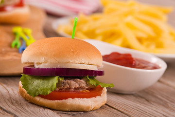Mini burgers.