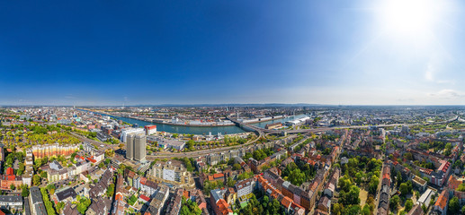 Luftbild Blick über Ludwigshafen und Mannheim