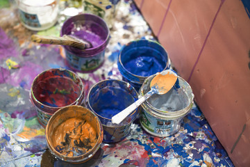 Paint can and paintbrush