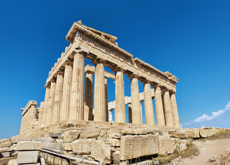 Obraz premium Parthenon temple on a bright day