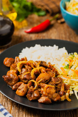 Sweet, caramelized fried chicken with soy sauce in Vietnamese.