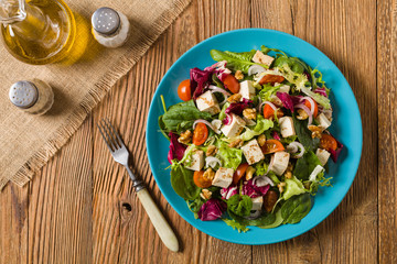Delicious salad with tofu, tomatoes and walnuts.